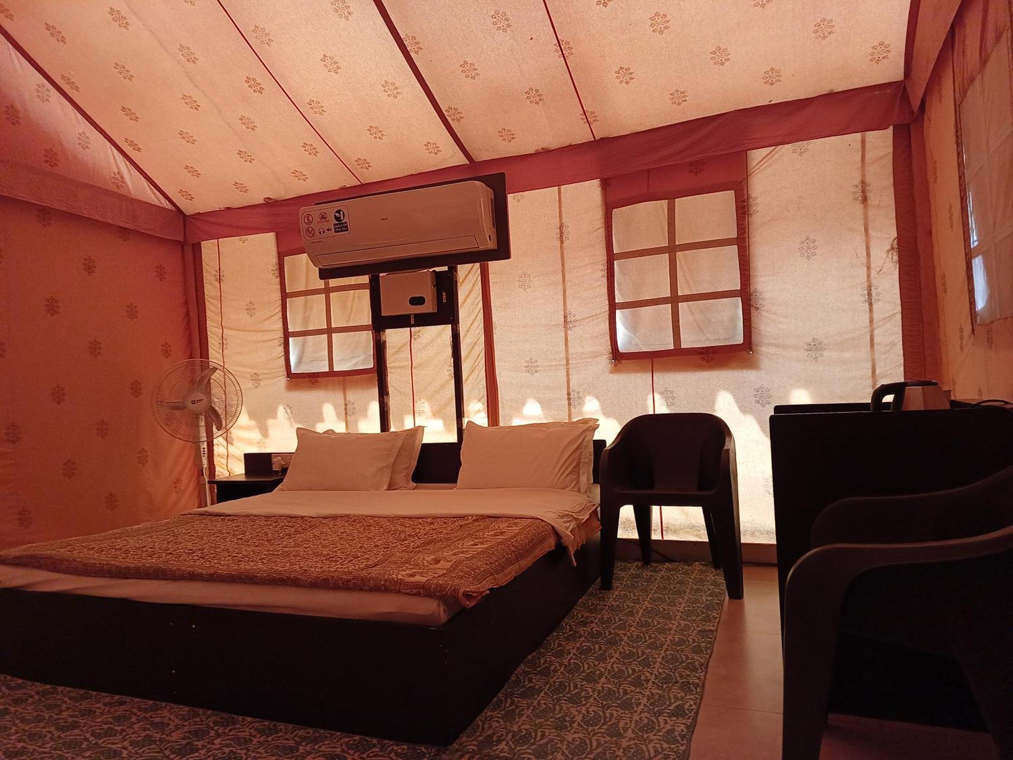 Shivir Aranya - Wilderness Resort アルワル エクステリア 写真