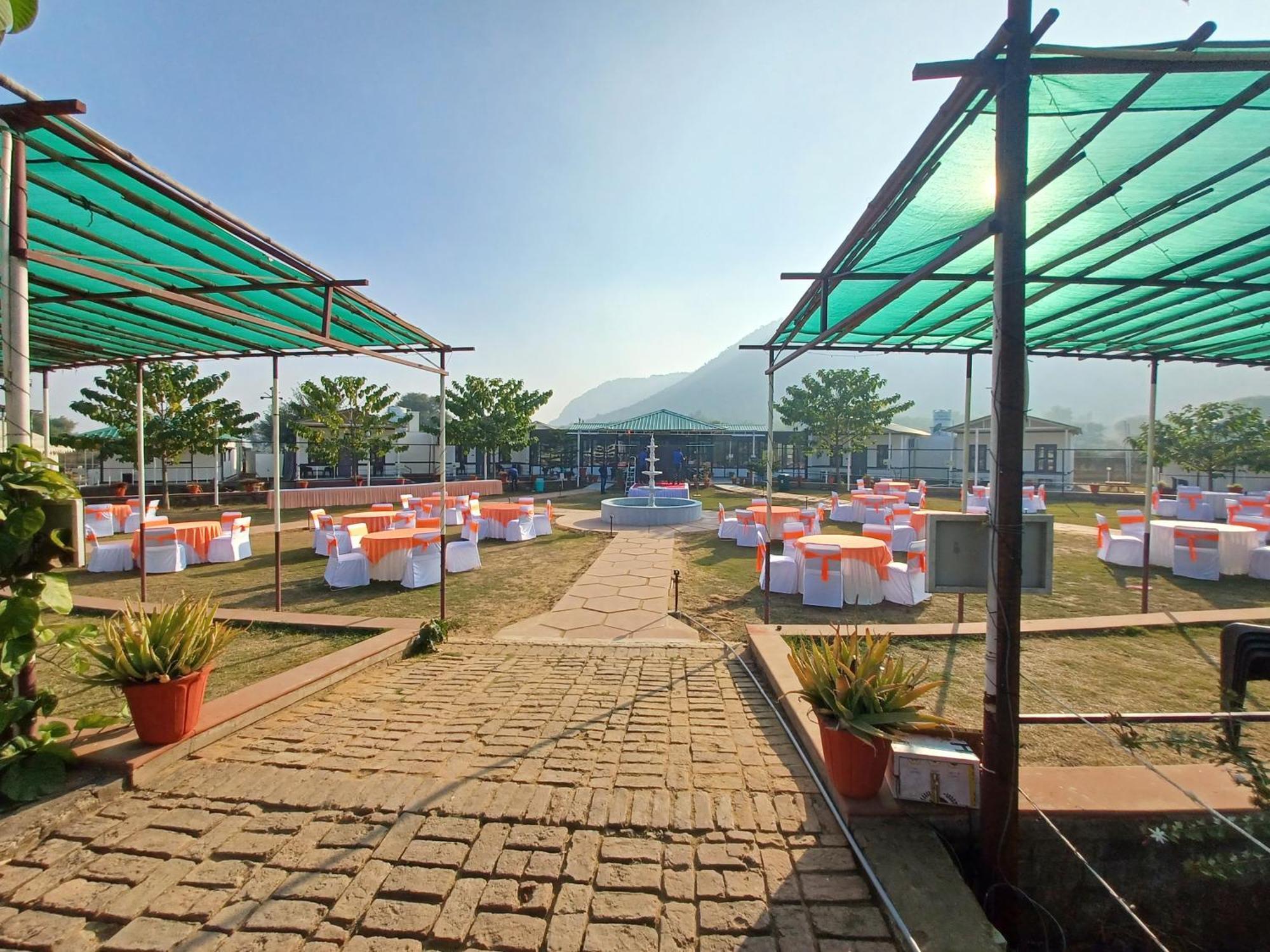 Shivir Aranya - Wilderness Resort アルワル エクステリア 写真
