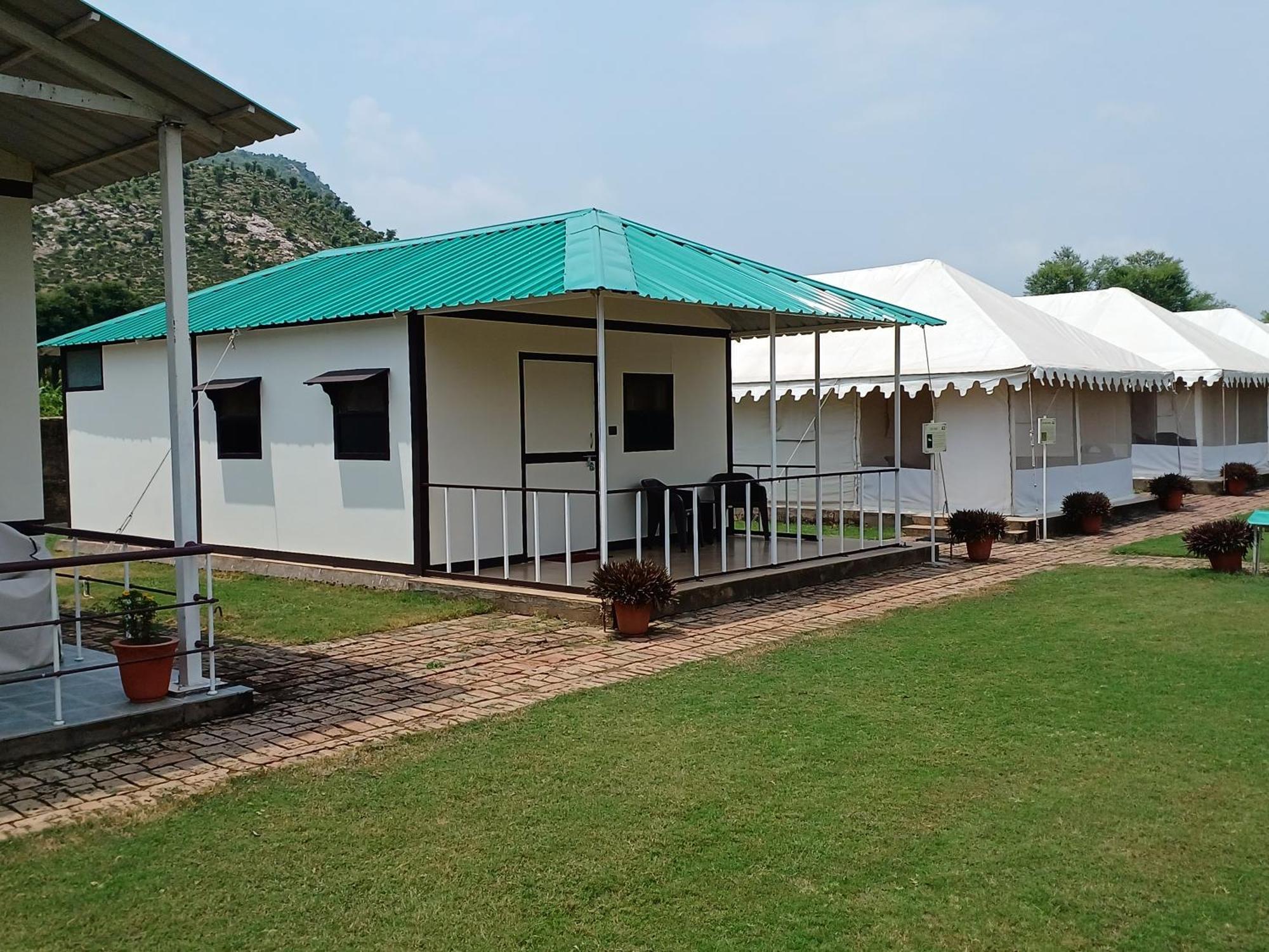 Shivir Aranya - Wilderness Resort アルワル エクステリア 写真