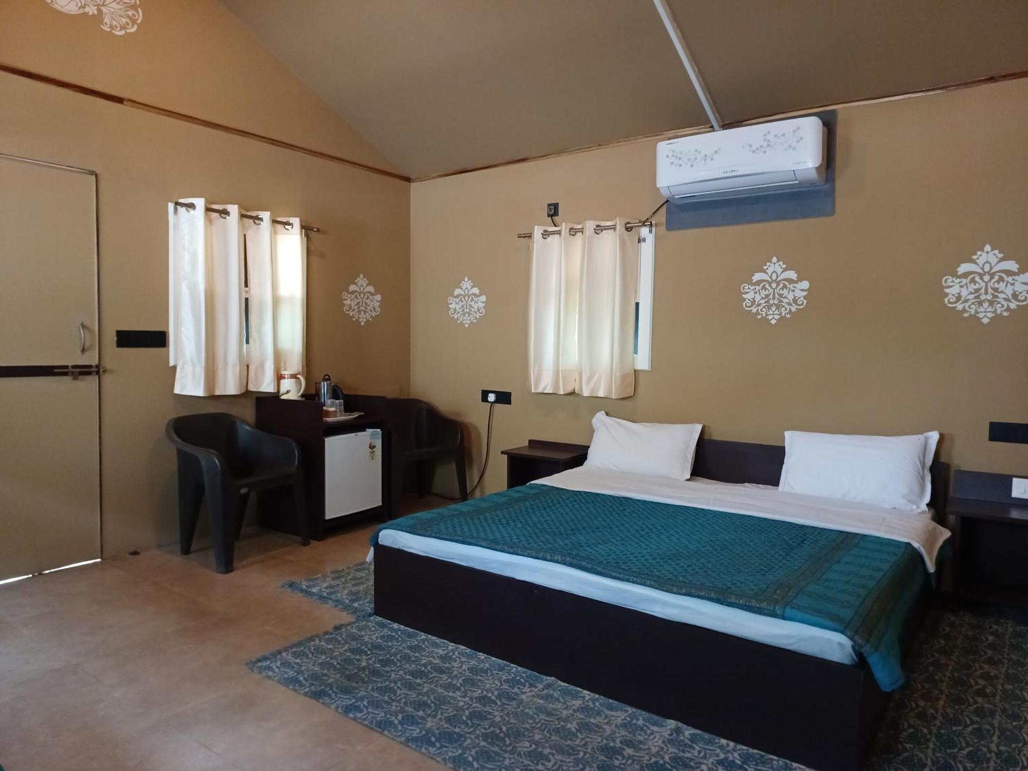 Shivir Aranya - Wilderness Resort アルワル エクステリア 写真