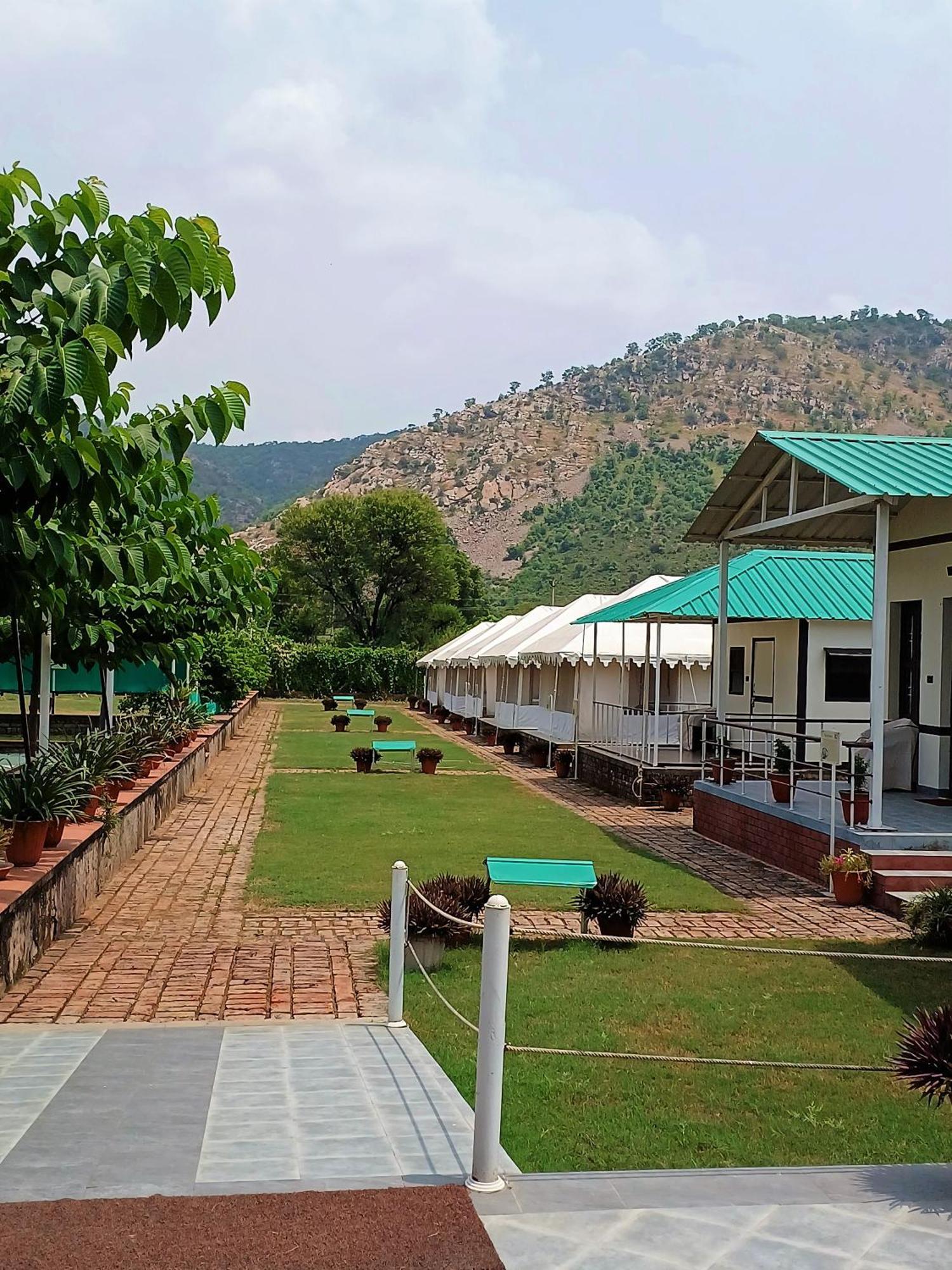 Shivir Aranya - Wilderness Resort アルワル エクステリア 写真