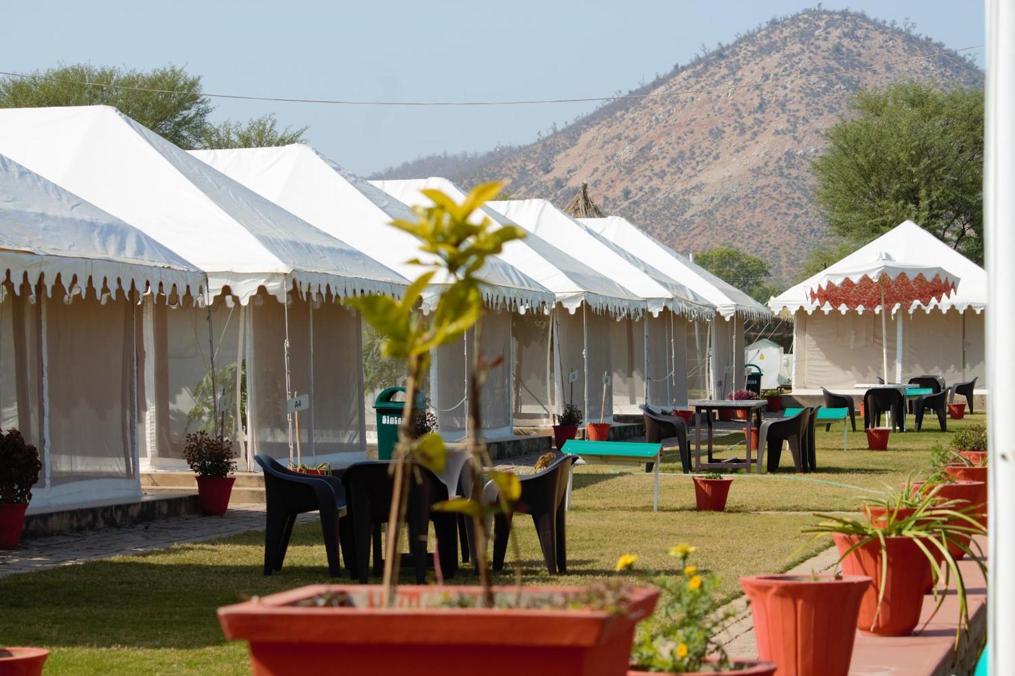 Shivir Aranya - Wilderness Resort アルワル エクステリア 写真